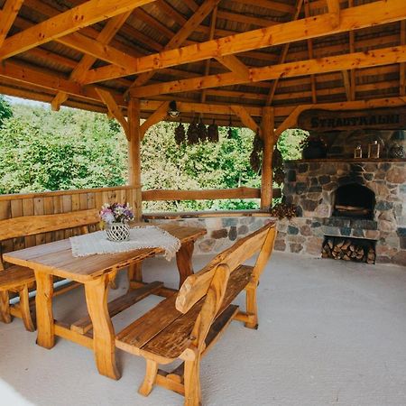 Brivdienu Maja Ar Pirti "Strautkalni" Ieriki Exterior foto
